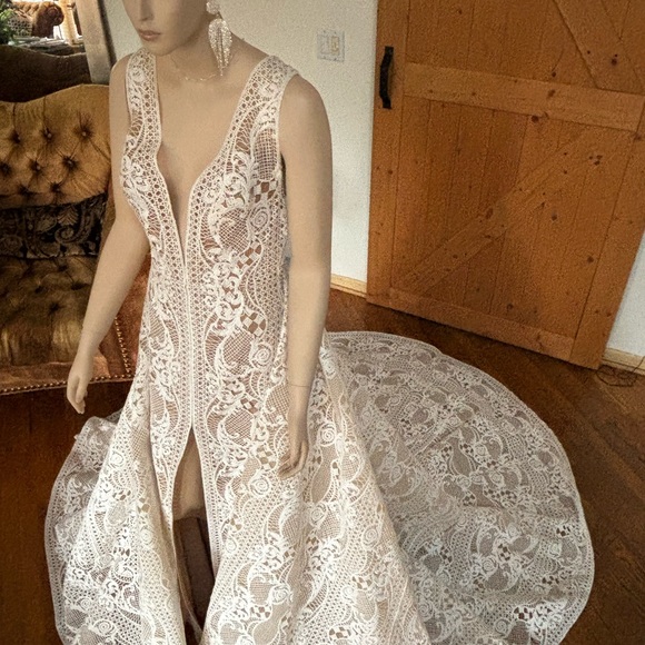 VALENTINI SPOSE
V1116 street size 8 New with detachable train. - Picture 6 of 16